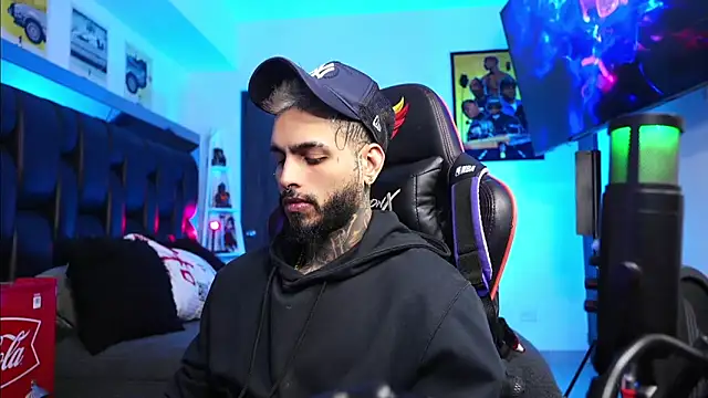 Snapshot of logan_hugh8 chatting on 02/24/26, 06:11 logan hugh8 online show from 02/24/26, 06:11