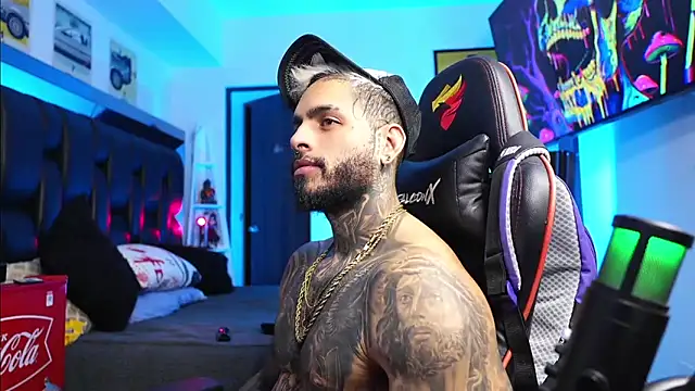 Snapshot of logan_hugh8 chatting on 03/02/26, 07:15 logan hugh8 online show from 03/02/26, 07:15