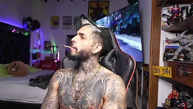 logan hugh8 online show from 03/24/26, 06:40