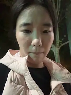 Snapshot of luluya1314 chatting on 11/08/25, 01:44 luluya1314 online show from 11/08/25, 01:44