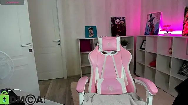 Snapshot of lasly_moon chatting on 09/19/25, 07:21 lasly moon online show from 09/19/25, 07:21