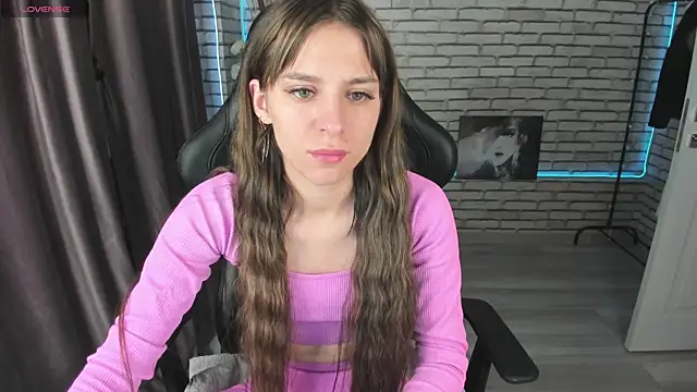 Snapshot of lasly_moon chatting on 10/12/25, 12:09 lasly moon online show from 10/12/25, 12:09