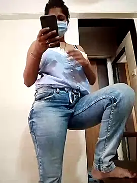 Snapshot of Love_Foreverr12 chatting on 10/25/25, 09:06 Love Foreverr12 online show from 10/25/25, 09:06