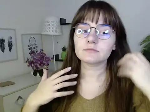 Julie Diamond online show from 11/19/25, 01:44