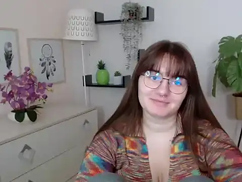 Julie Diamond online show from 11/28/25, 01:47