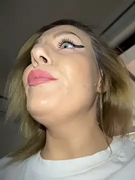 emmasweett11 online show from 04/11/26, 01:59