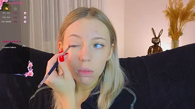 NyxaThorn online show from 11/15/25, 02:35