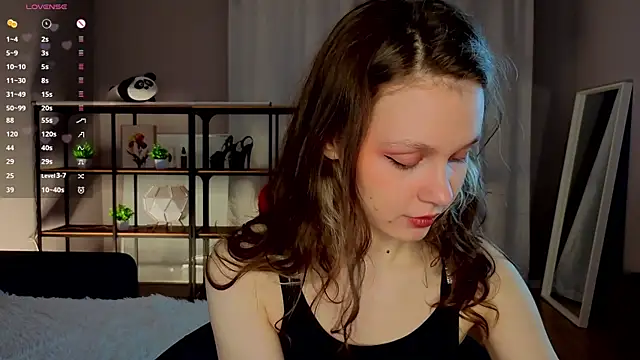 Snapshot of Tender_beauty chatting on 04/21/26, 05:39 Tender beauty online show from 04/21/26, 05:39