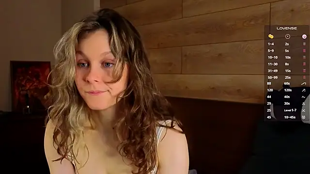 Snapshot of Tender_beauty chatting on 05/15/26, 05:09 Tender beauty online show from 05/15/26, 05:09
