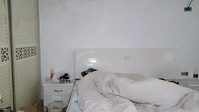 Snapshot of xxz98 chatting on 12/21/25, 01:02 xxz98 online show from 12/21/25, 01:02