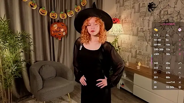 Snapshot of TiannaBorlace chatting on 10/31/25, 11:11 TiannaBorlace online show from 10/31/25, 11:11