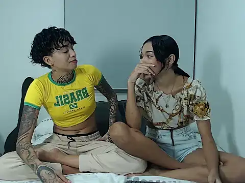 Snapshot of ParisAndVi chatting on 09/19/25, 11:38 ParisAndVi online show from 09/19/25, 11:38