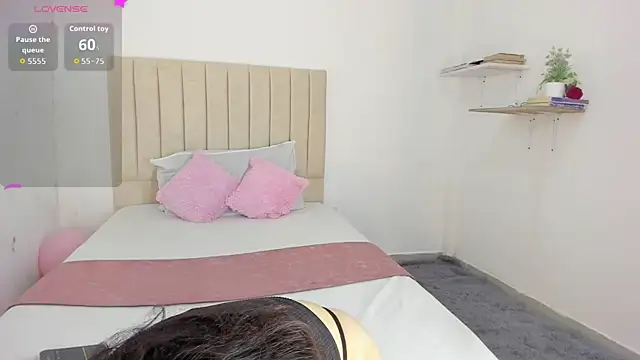 Snapshot of sashaa_petit chatting on 09/27/25, 11:15 sashaa petit online show from 09/27/25, 11:15