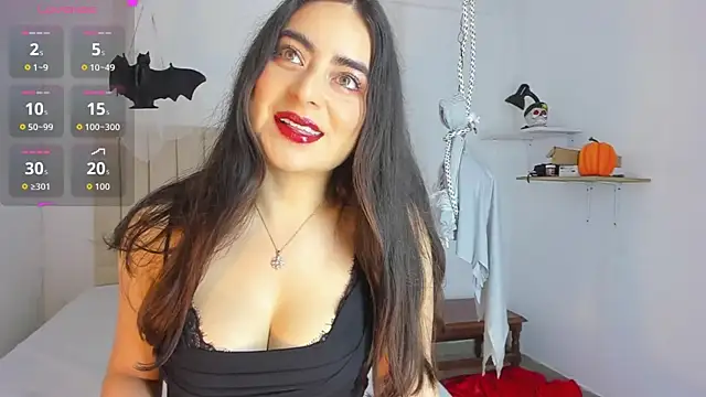 Snapshot of sashaa_petit chatting on 10/21/25, 11:44 sashaa petit online show from 10/21/25, 11:44