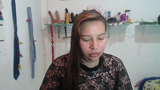 Snapshot of cloequeen15 chatting on 09/18/25, 10:17 cloequeen15 online show from 09/18/25, 10:17