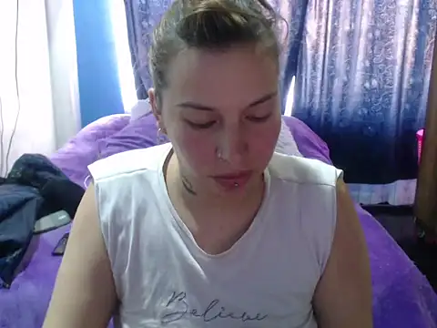 Snapshot of cloequeen15 chatting on 09/30/25, 09:53 cloequeen15 online show from 09/30/25, 09:53