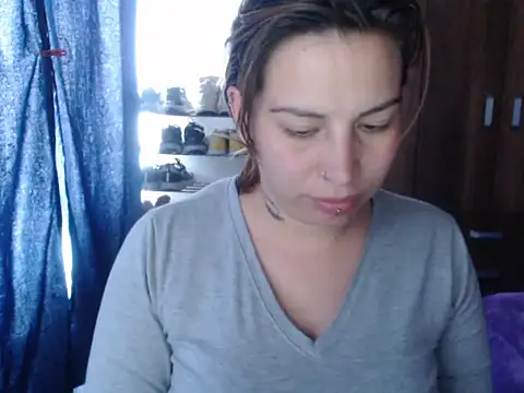 Snapshot of cloequeen15 chatting on 11/26/25, 08:21 cloequeen15 online show from 11/26/25, 08:21