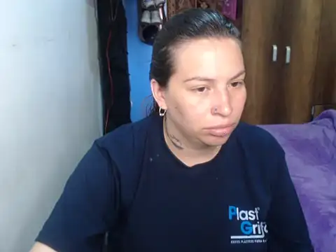 cloequeen15 online show from 04/17/26, 01:25