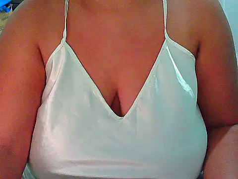 Snapshot of lady_rosie chatting on 11/22/25, 01:32 lady rosie online show from 11/22/25, 01:32