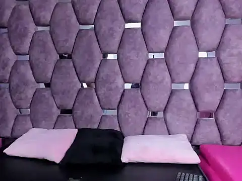 hazel 18  online show from 04/09/26, 02:44