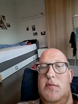 geilerd122 online show from 10/25/25, 04:13