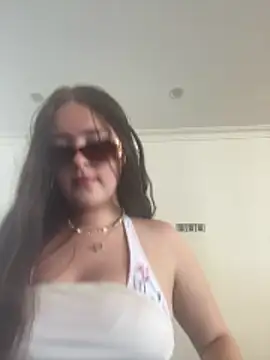 Snapshot of cherryrosealiee chatting on 02/12/26, 05:57 cherryrosealiee online show from 02/12/26, 05:57