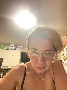 Snapshot of natasha251 chatting on 10/26/25, 11:31 natasha251 online show from 10/26/25, 11:31