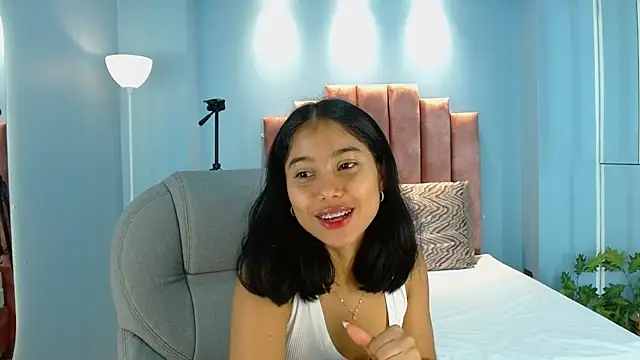 Milaa Star  online show from 02/11/26, 04:06