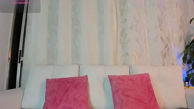 Snapshot of Noami_Rose chatting on 02/08/26, 03:10 Noami Rose online show from 02/08/26, 03:10