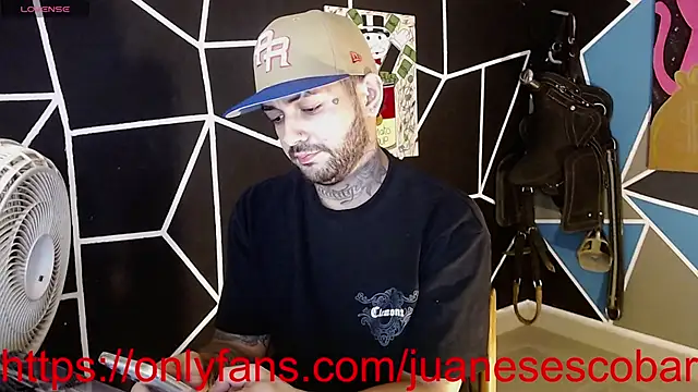 Snapshot of nicolastorres99 chatting on 10/11/25, 03:39 nicolastorres99 online show from 10/11/25, 03:39