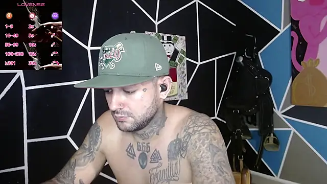 Snapshot of nicolastorres99 chatting on 10/24/25, 02:52 nicolastorres99 online show from 10/24/25, 02:52