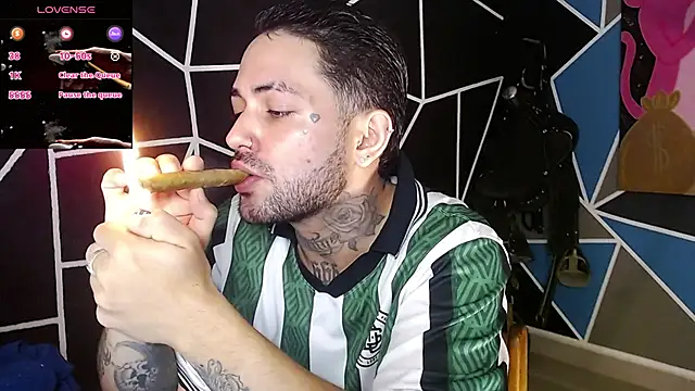 Snapshot of nicolastorres99 chatting on 10/26/25, 12:27 nicolastorres99 online show from 10/26/25, 12:27