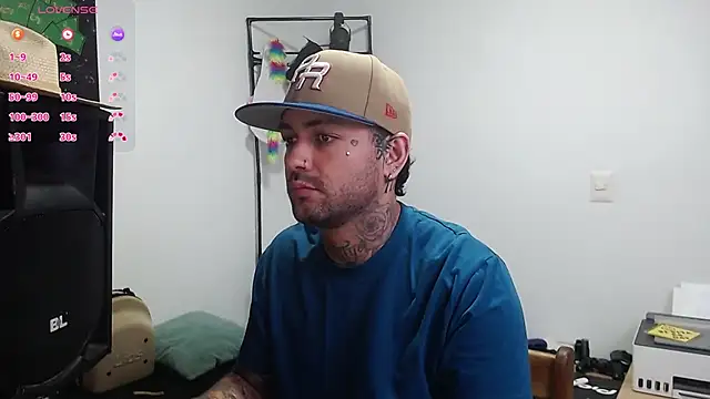 Snapshot of nicolastorres99 chatting on 12/20/25, 03:02 nicolastorres99 online show from 12/20/25, 03:02