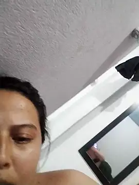 Snapshot of yelezia chatting on 10/01/25, 12:38 yelezia online show from 10/01/25, 12:38