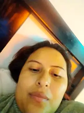 Snapshot of yelezia chatting on 10/04/25, 09:24 yelezia online show from 10/04/25, 09:24