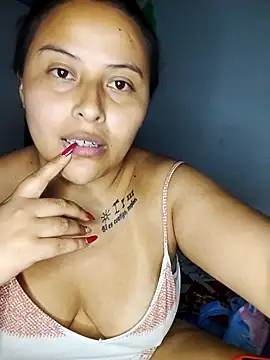 Snapshot of yelezia chatting on 10/08/25, 04:21 yelezia online show from 10/08/25, 04:21