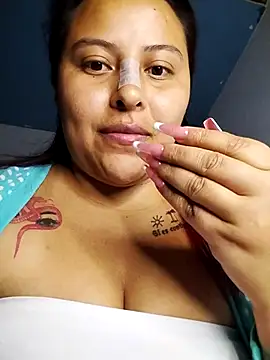 Snapshot of yelezia chatting on 10/16/25, 10:05 yelezia online show from 10/16/25, 10:05