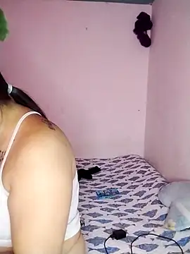 Snapshot of yelezia chatting on 10/17/25, 04:09 yelezia online show from 10/17/25, 04:09