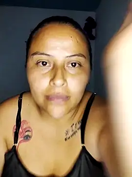 Snapshot of yelezia chatting on 12/01/25, 03:33 yelezia online show from 12/01/25, 03:33