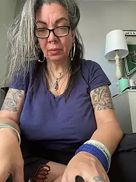 dieseldame1313 online show from 01/10/25, 06:38