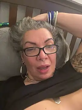 dieseldame1313 online show from 01/13/25, 06:16