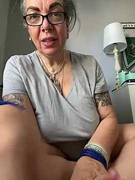 dieseldame1313 online show from 01/17/25, 06:23