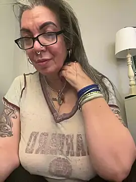 dieseldame1313 online show from 01/26/25, 10:02