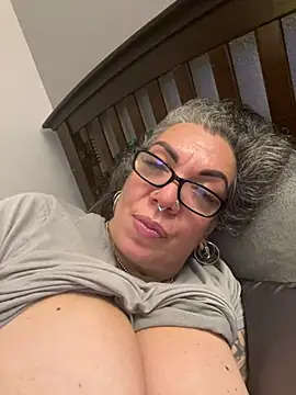 dieseldame1313 online show from 02/12/25, 08:27