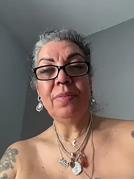 dieseldame1313 online show from 03/10/25, 08:34