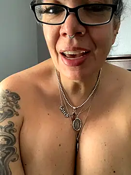 dieseldame1313 online show from 10/14/25, 05:25