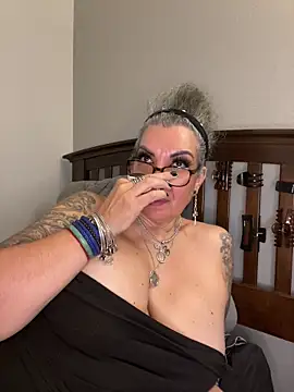 dieseldame1313 online show from 10/30/25, 01:40