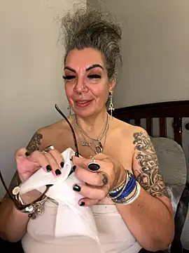 dieseldame1313 online show from 11/03/25, 09:54