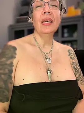 dieseldame1313 online show from 03/10/26, 07:24