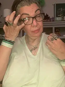 dieseldame1313 online show from 04/16/26, 06:36